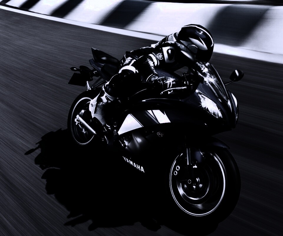 Мотоциклист на трассе обои