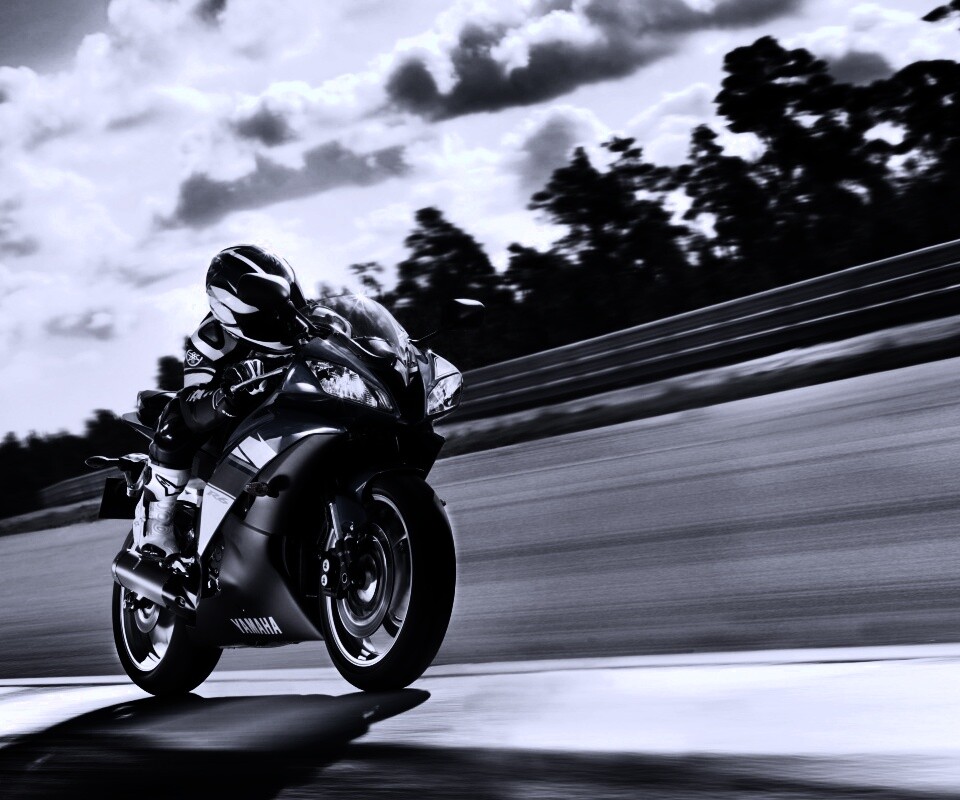 Мотоциклист на треке обои