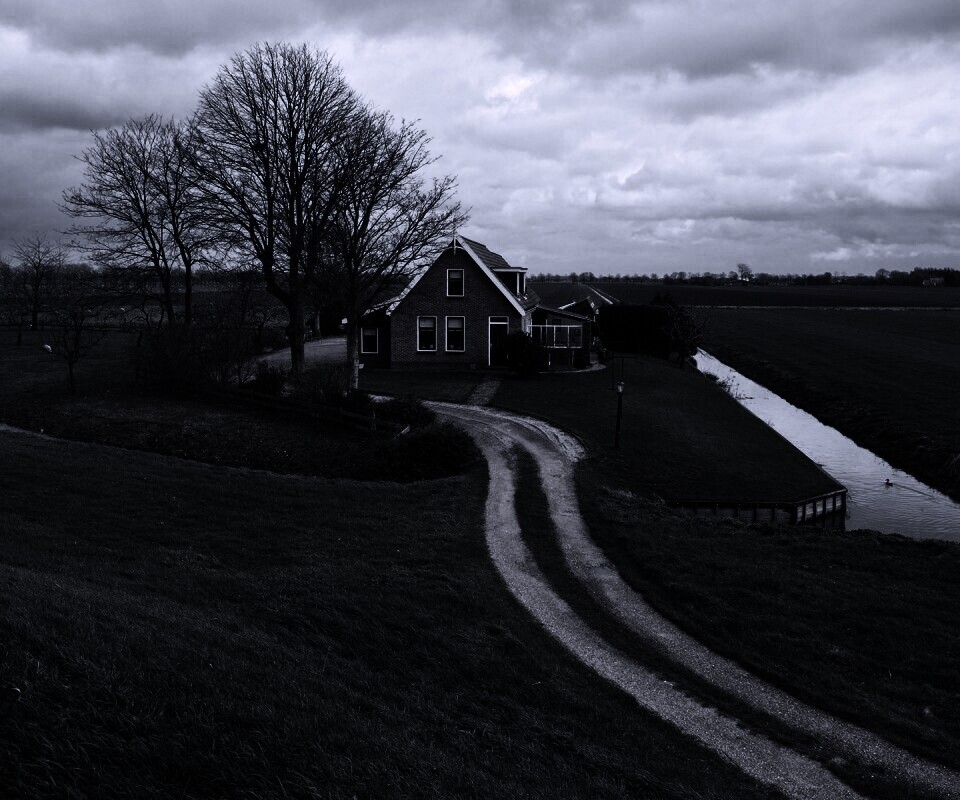 Дом в поле обои