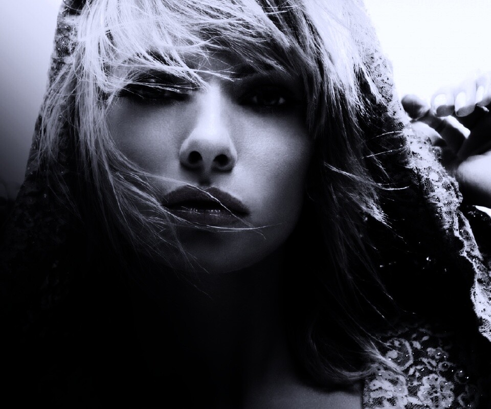 Девушка с красными губами обои