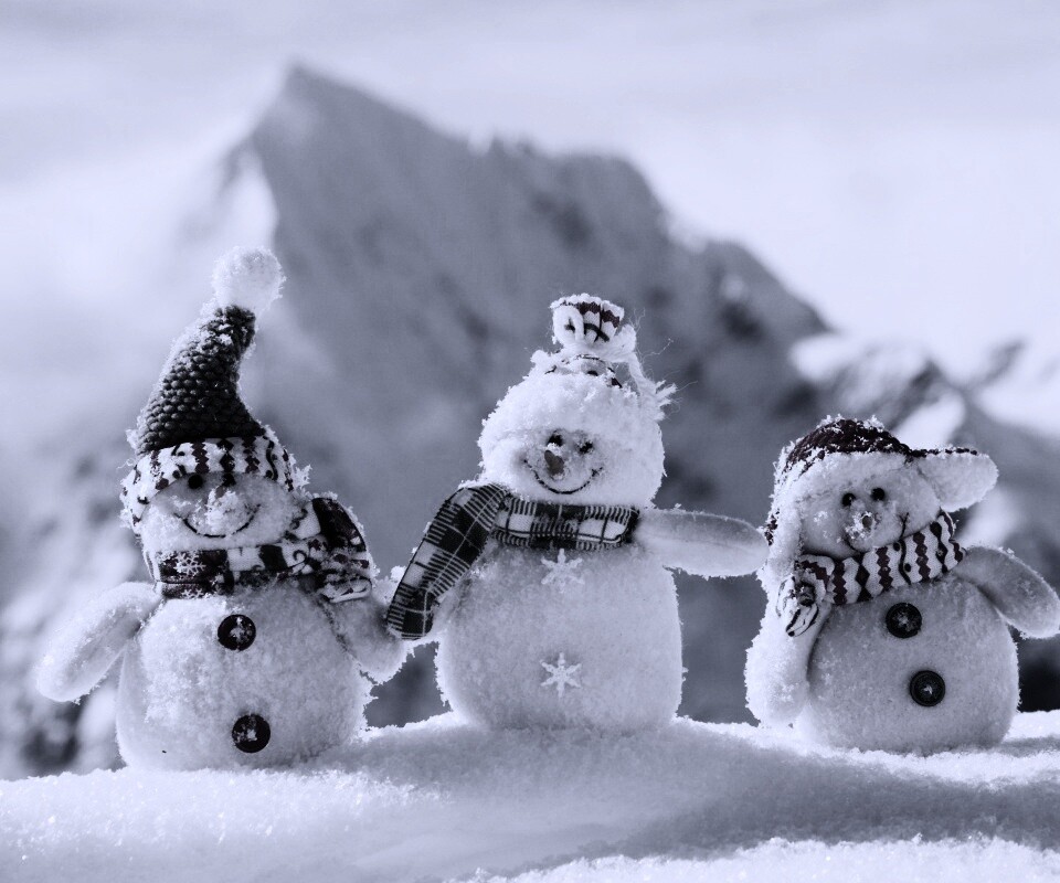 Три снеговика обои
