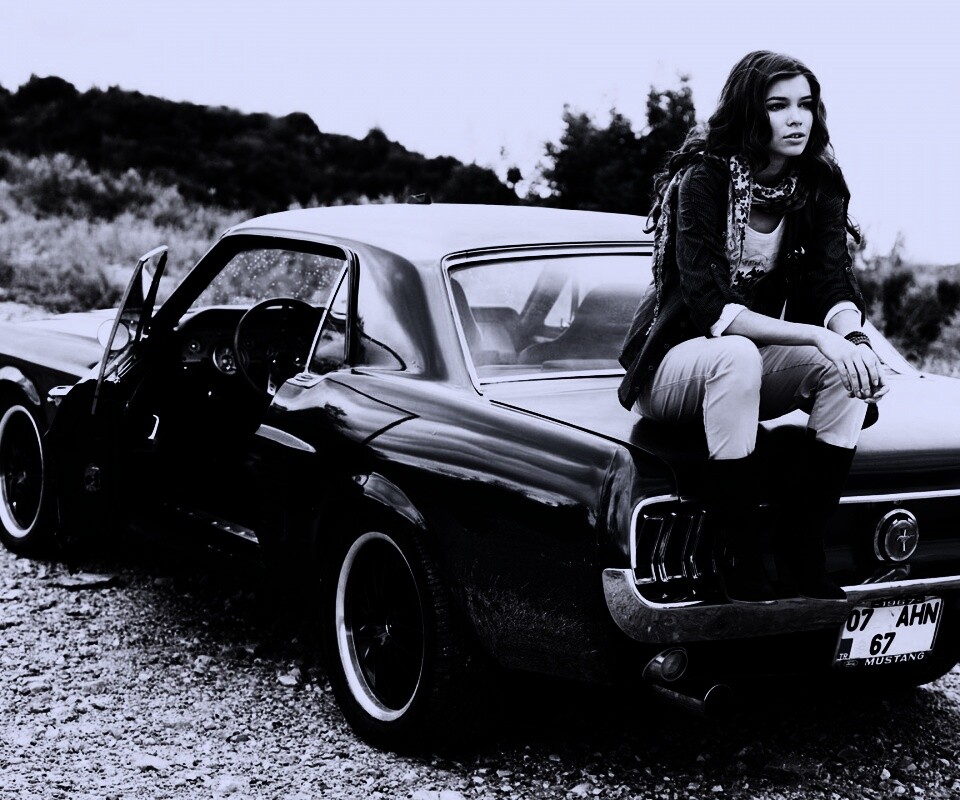 Девушка на мустанге обои