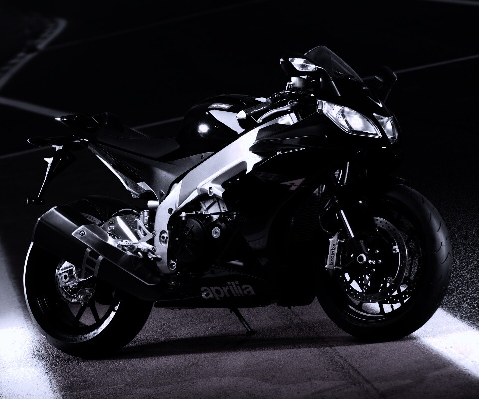Aprilia на треке обои