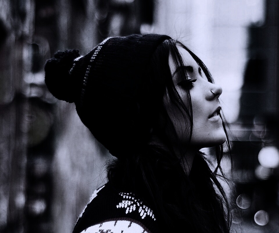 Девушка в шапке обои