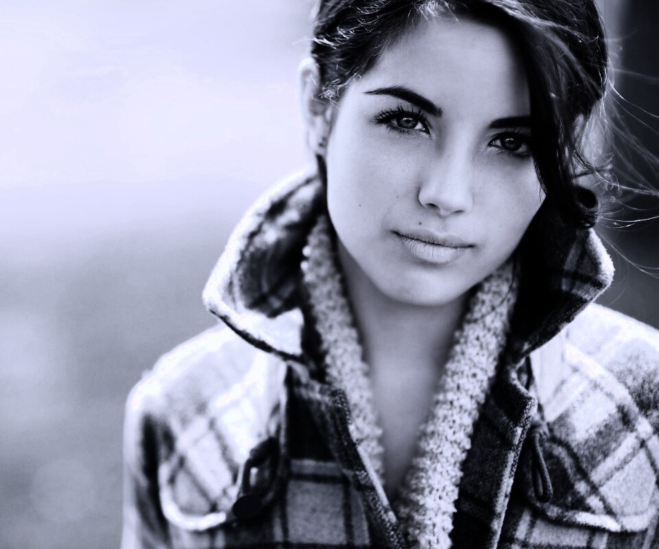 Красивая молодая девушка обои