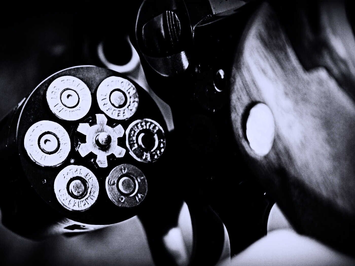 Револьвер обои