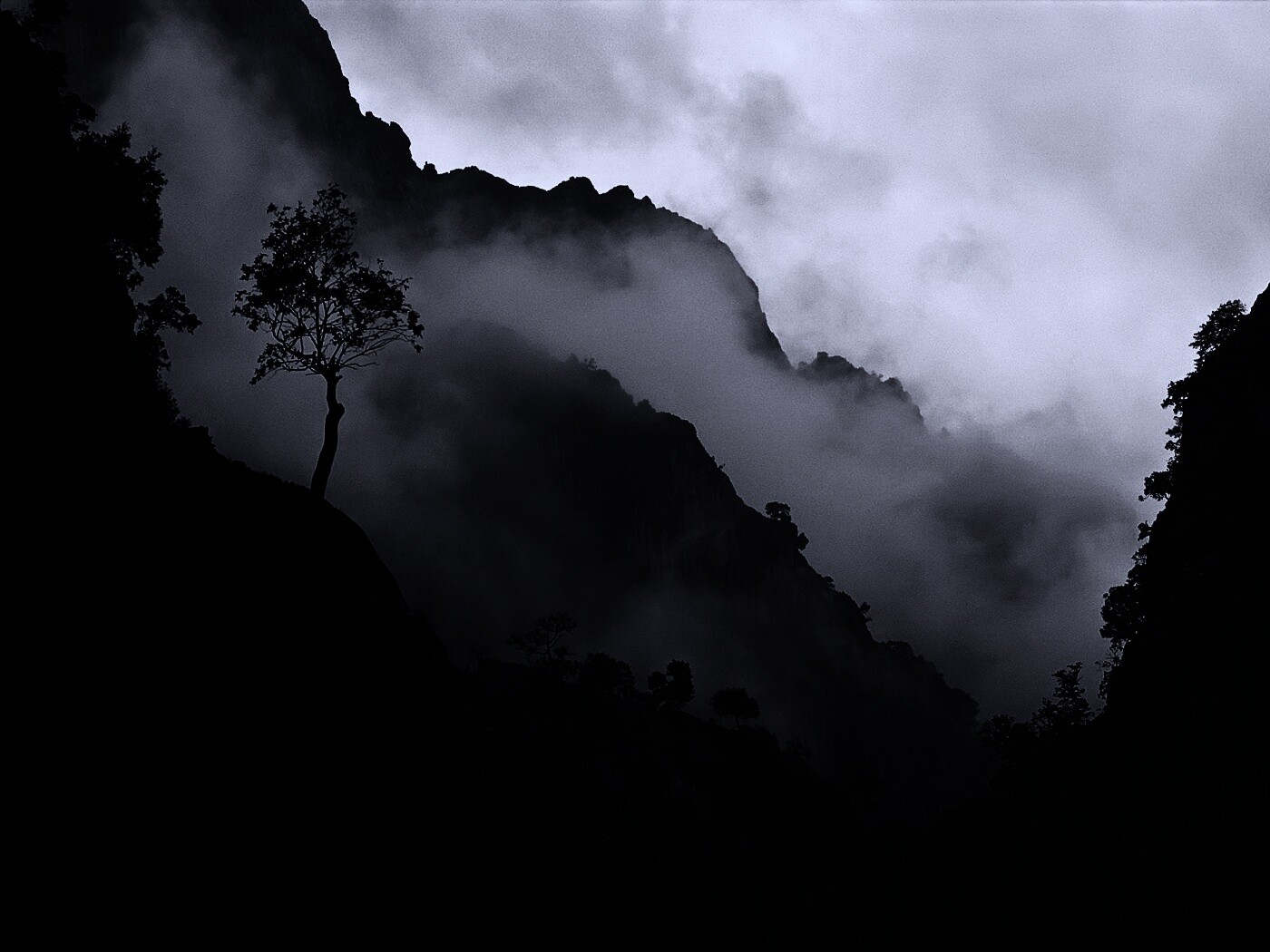 Сумерик в горах обои