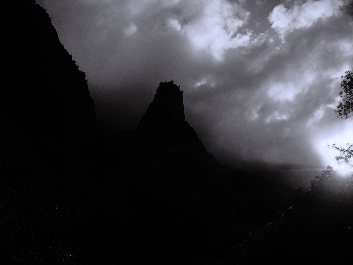 Заросшие джунглями горы обои