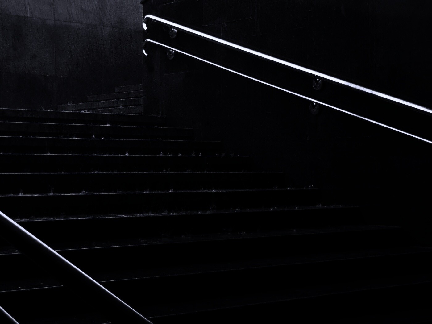 Спуск в подземный переход обои