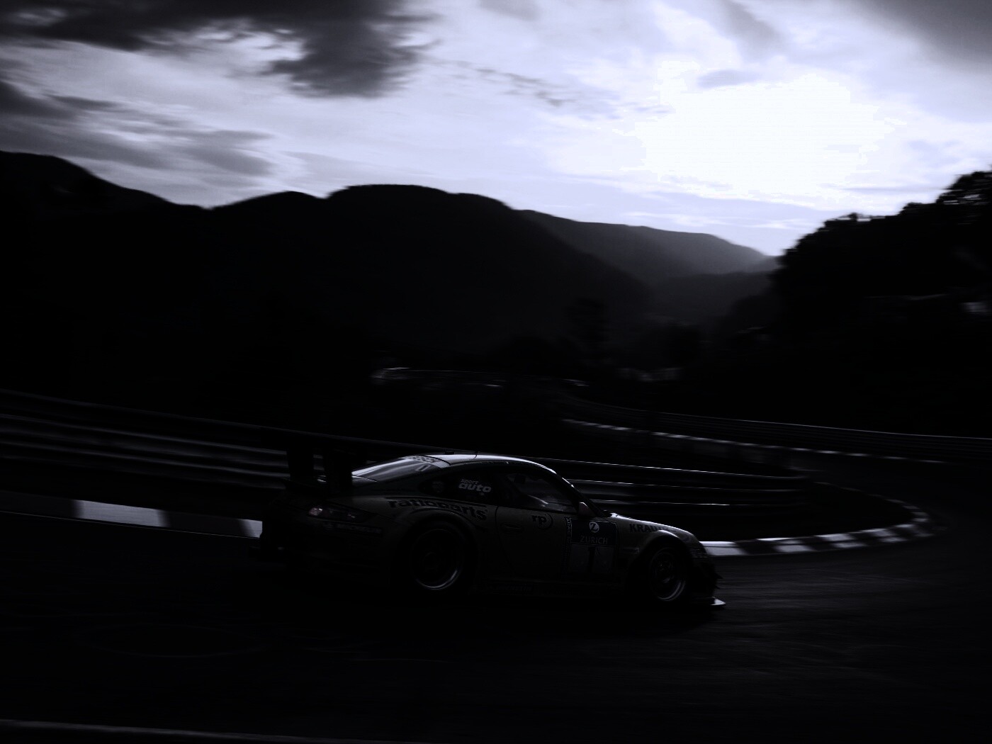 Гоночный Порше на треке обои
