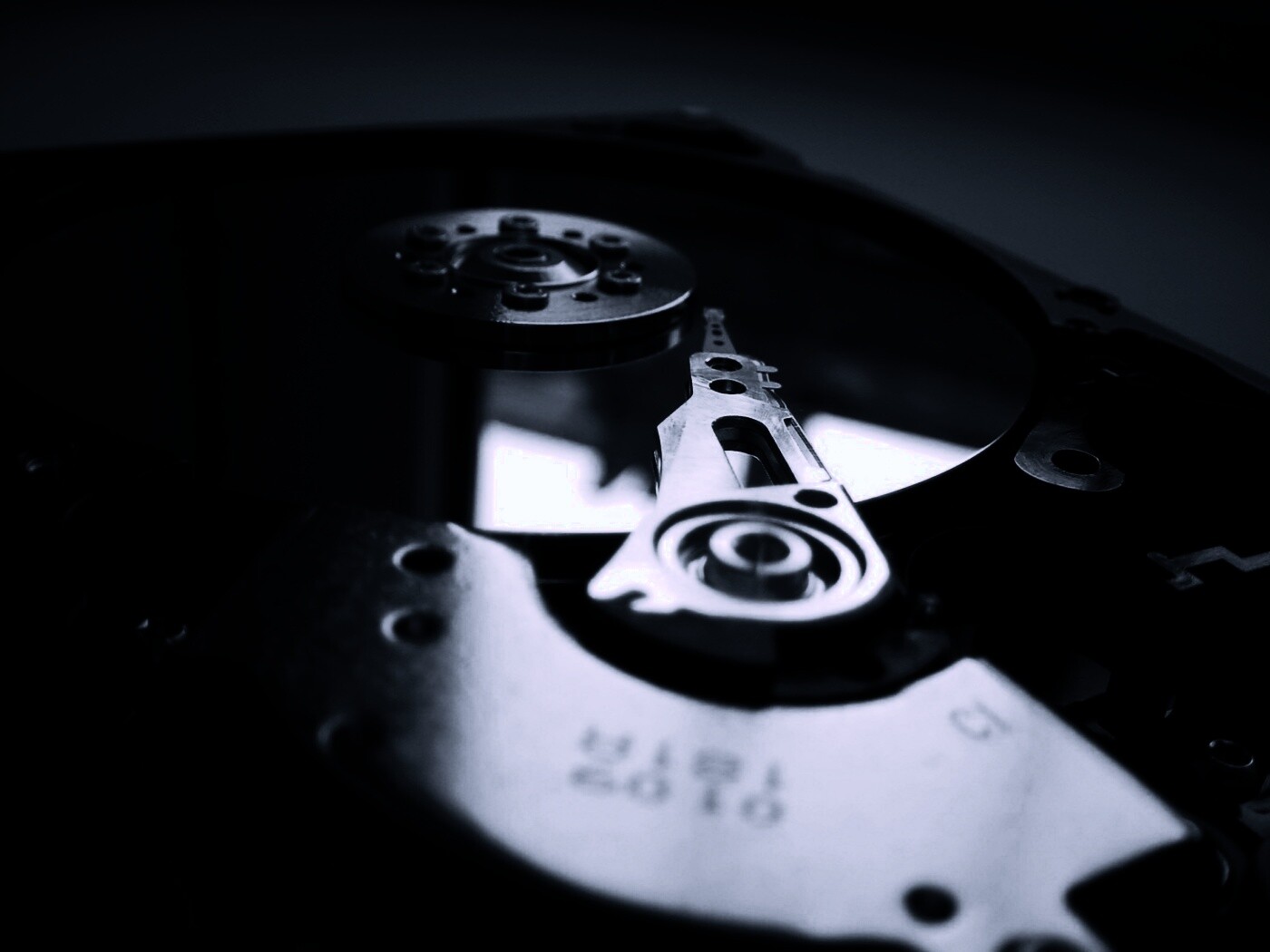 Разобранный жесткий диск обои