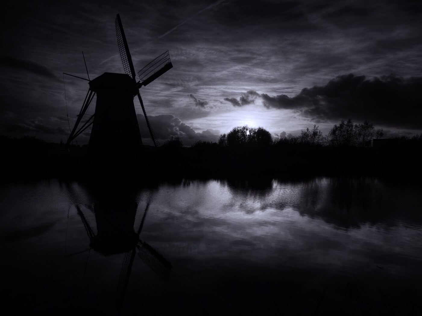 Мельница на озере обои