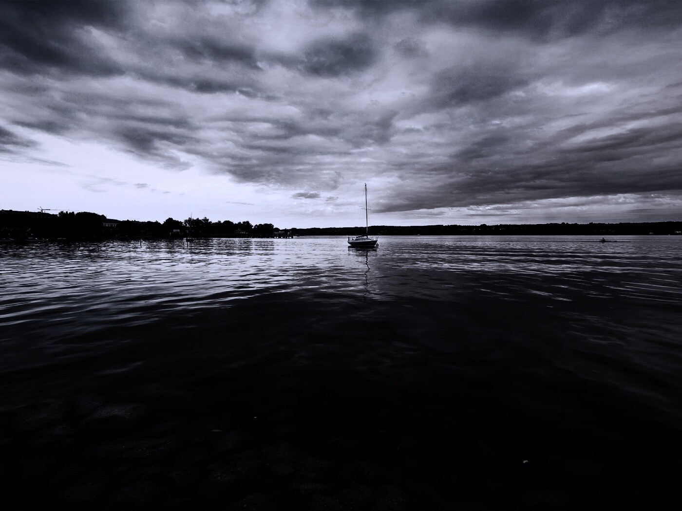 Яхта на озере обои