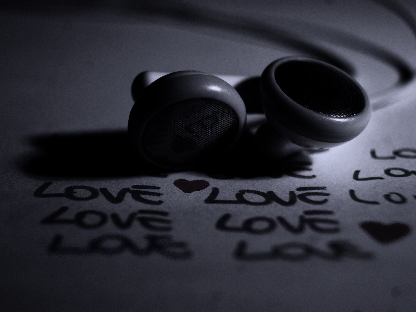 Наушники и любовь обои