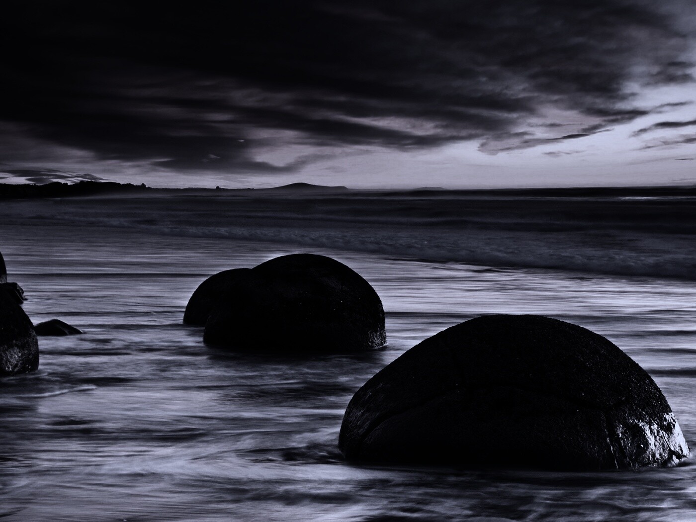 Камни в морском прибое обои