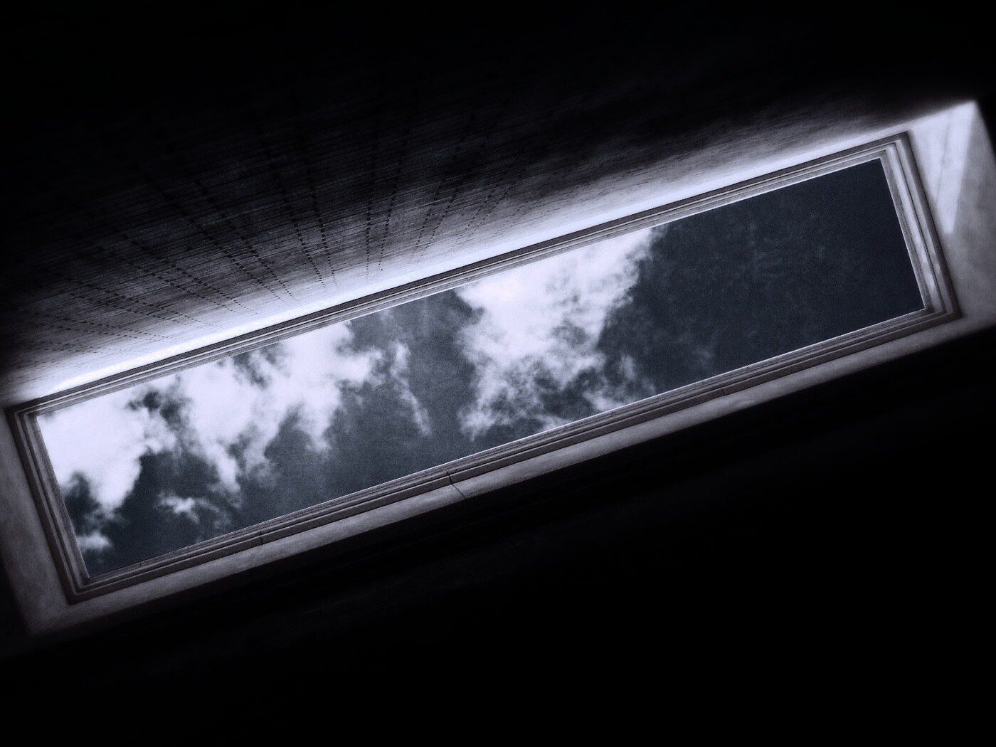 Прямоугольный каменный колодец обои