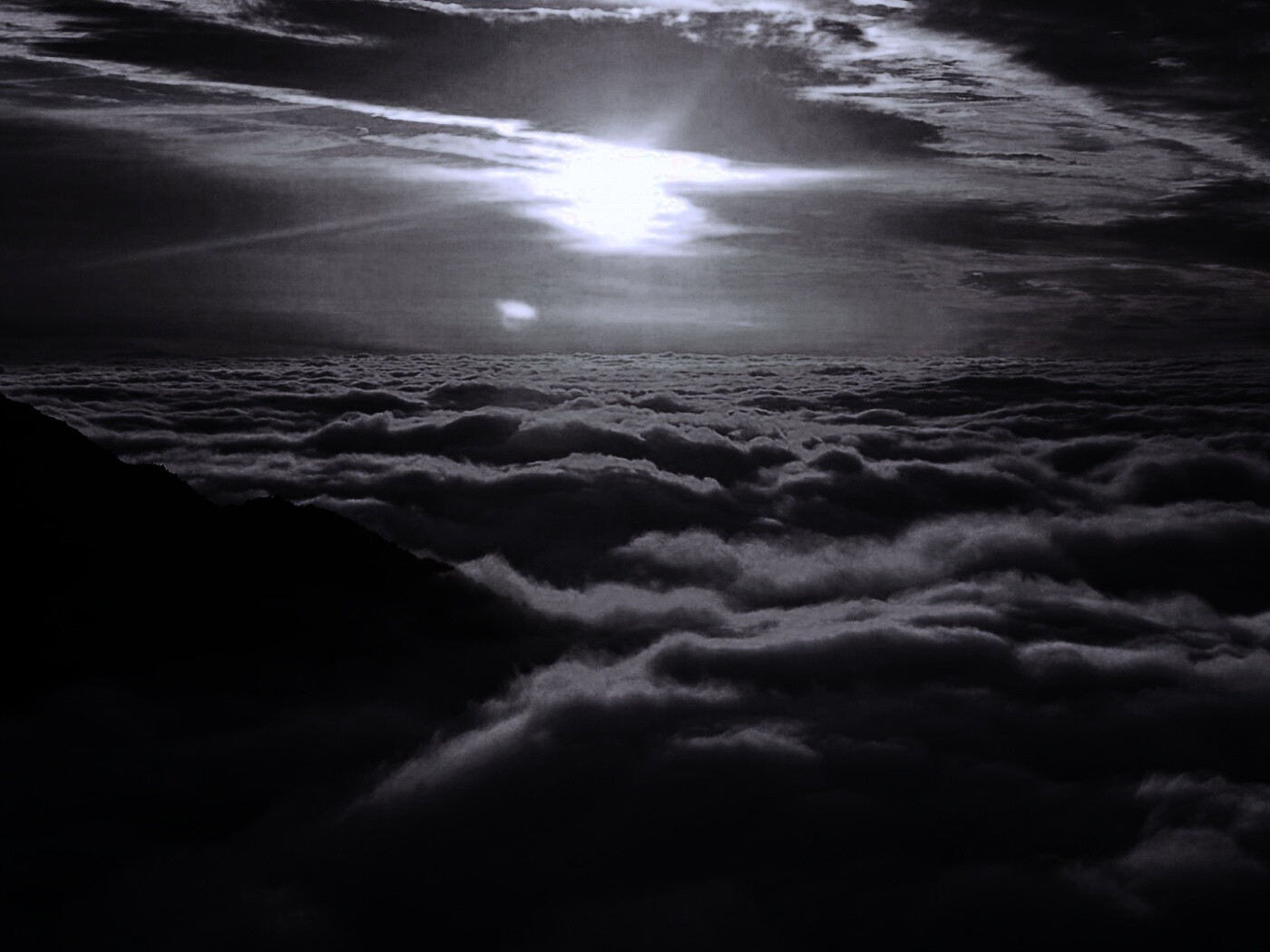 Горы выше облаков обои