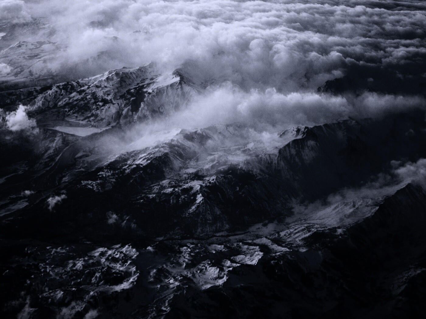 Облака в горах обои