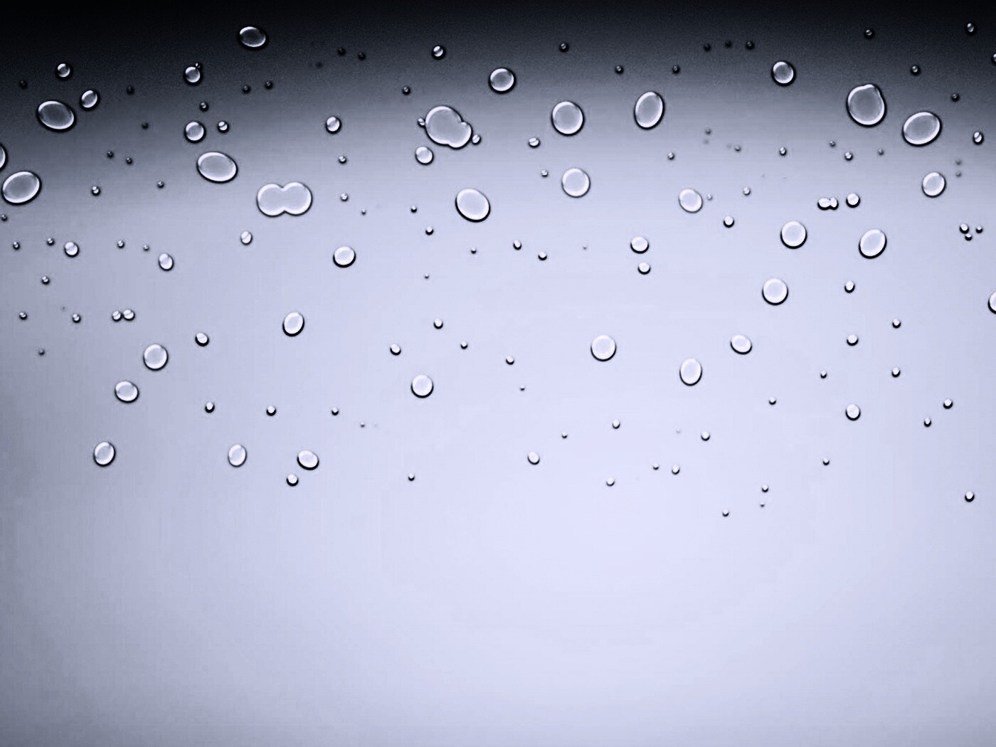 Капли на светлом фоне обои