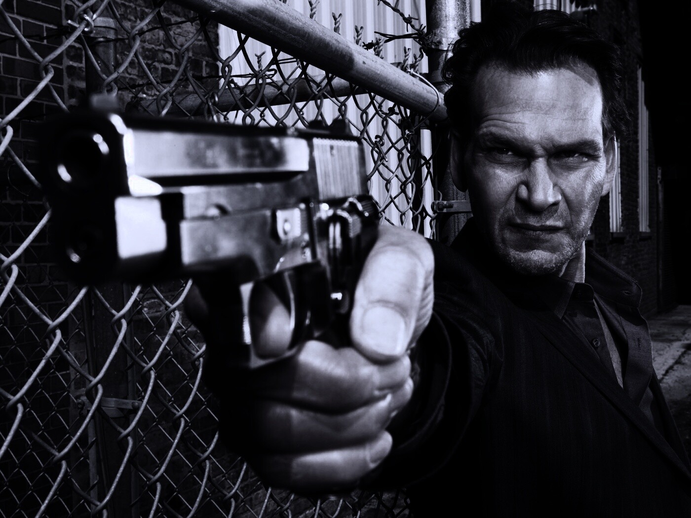 Патрик Суэйзи с пушкой обои