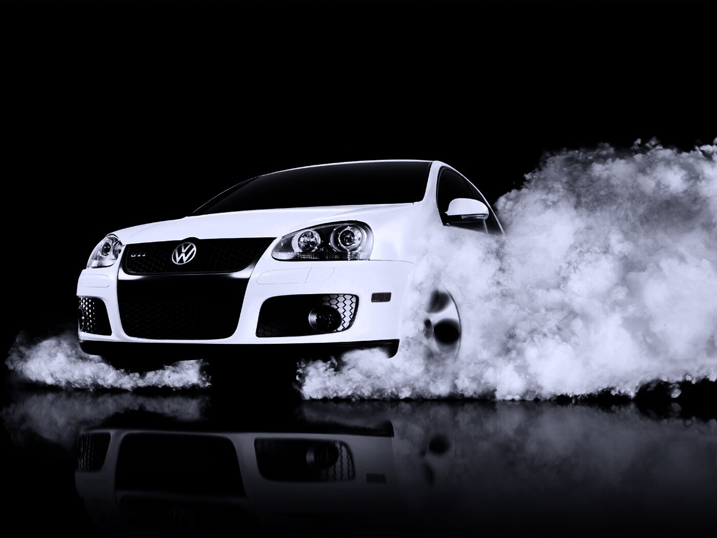 Буксующий белый Фольц обои