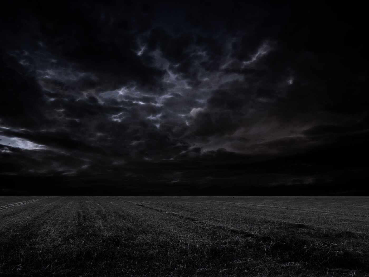 Тучи над желтым полем обои