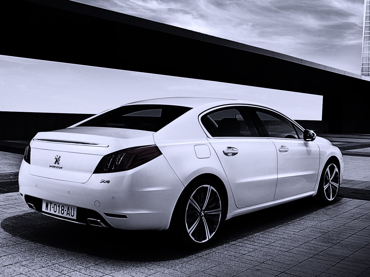 Пежо 308 на стоянке обои