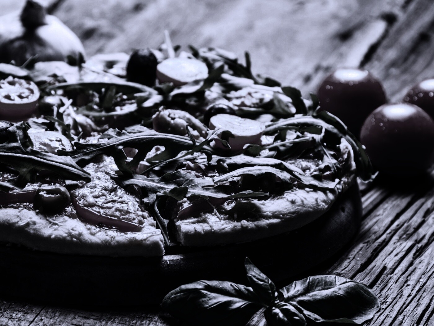 Свежая пицца с рукколой обои