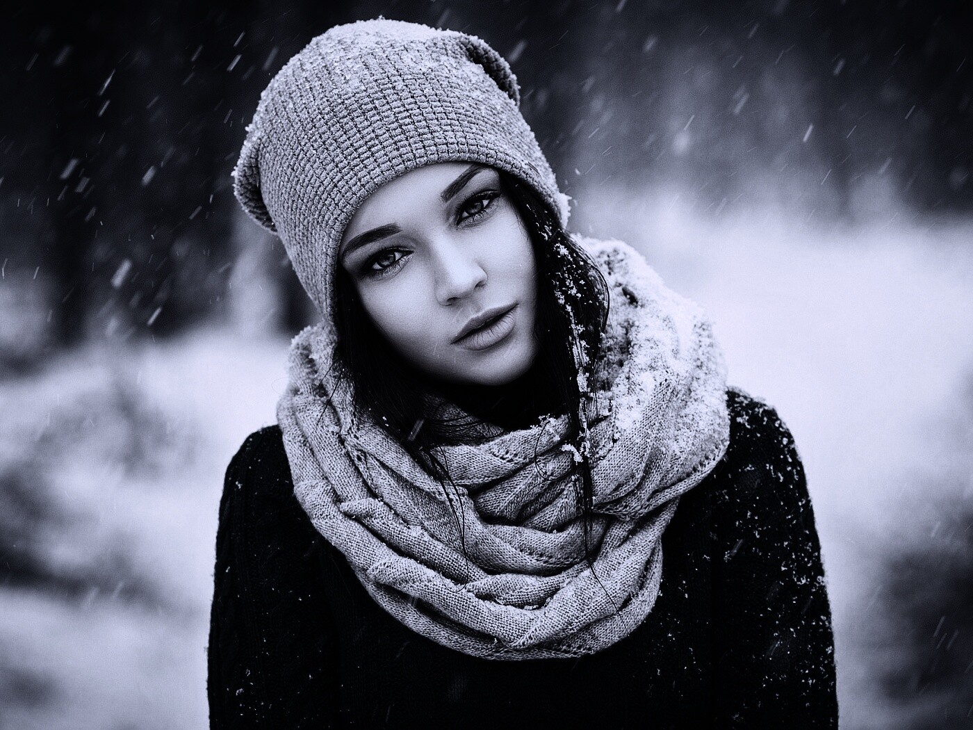 Девушка в снегопад обои