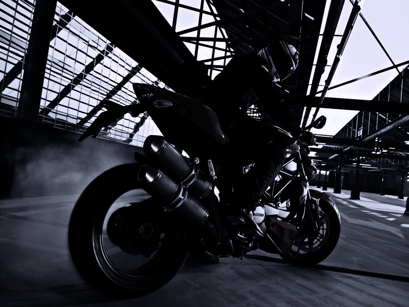 Пробуксовка на мотоцикле обои