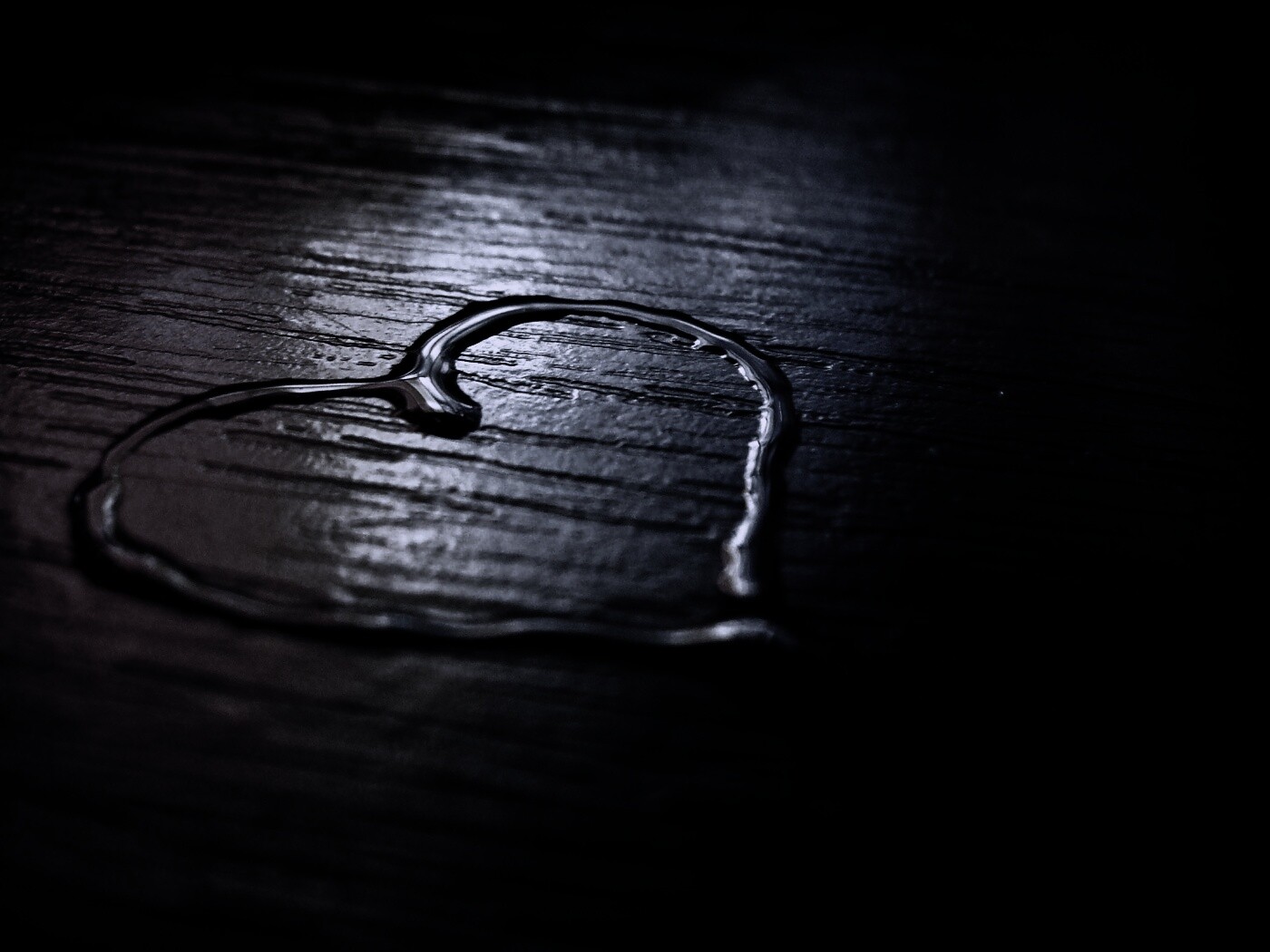 Сердечко из воды обои