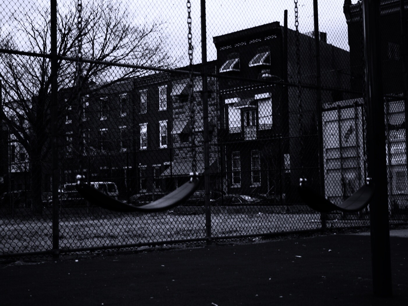 Пустые качели обои