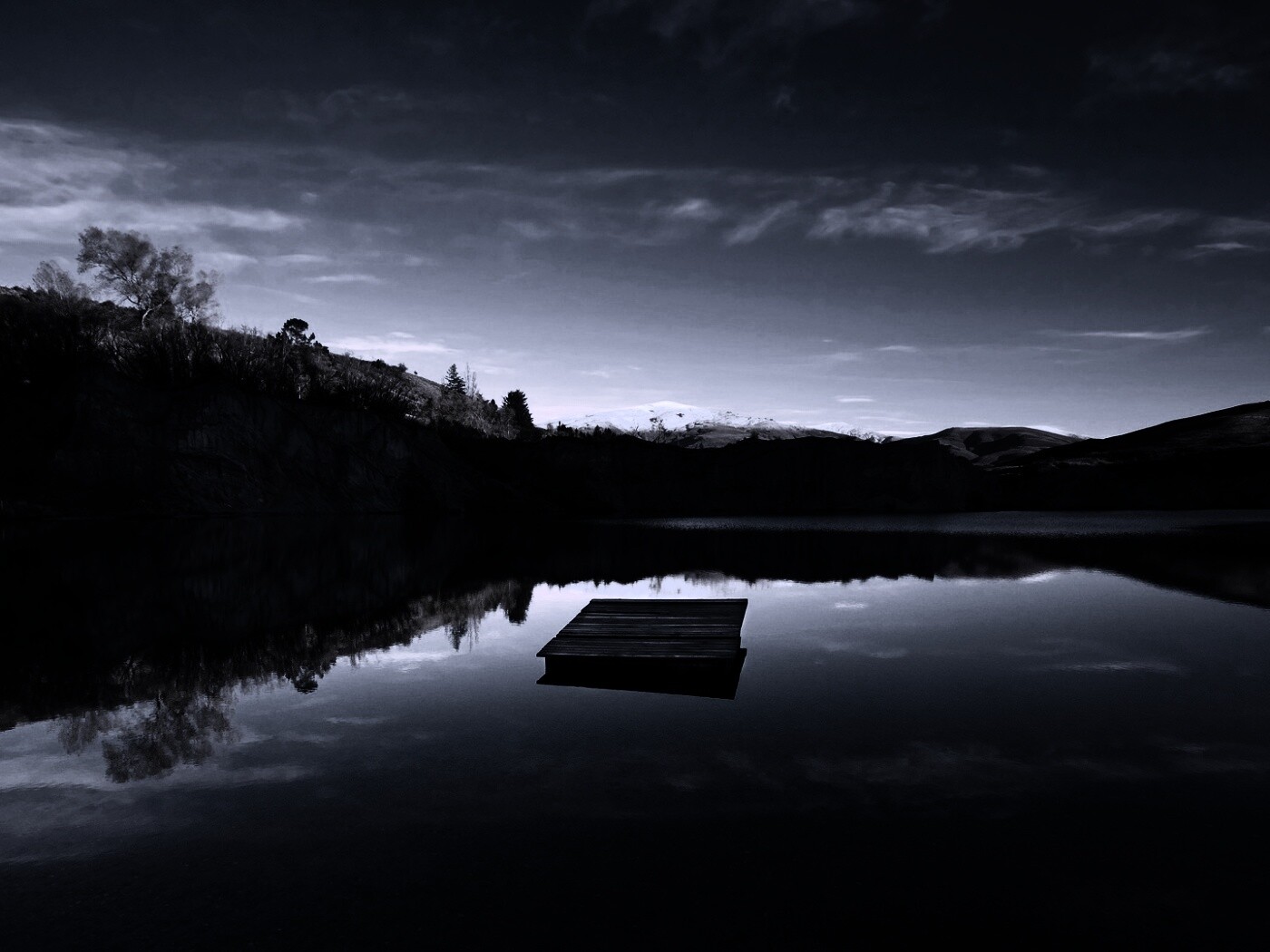 Уединенное озеро обои