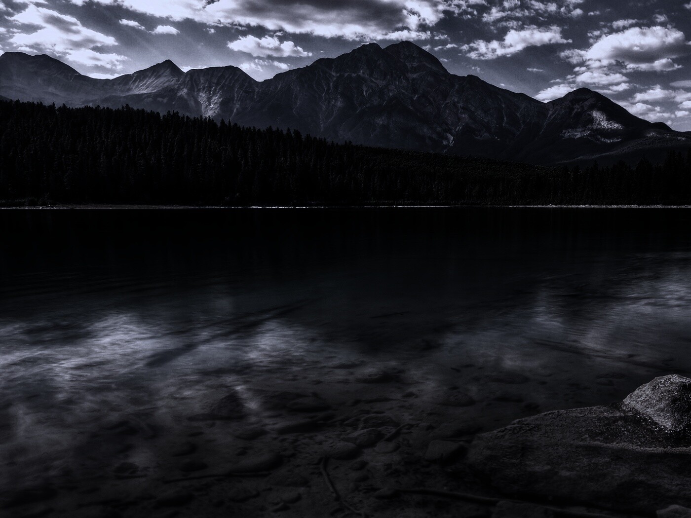 Зеленое озеро обои