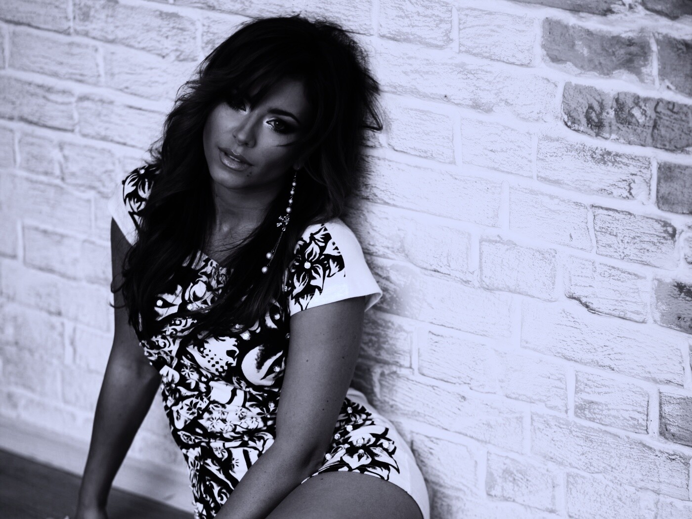 Ани Лорак на полу обои