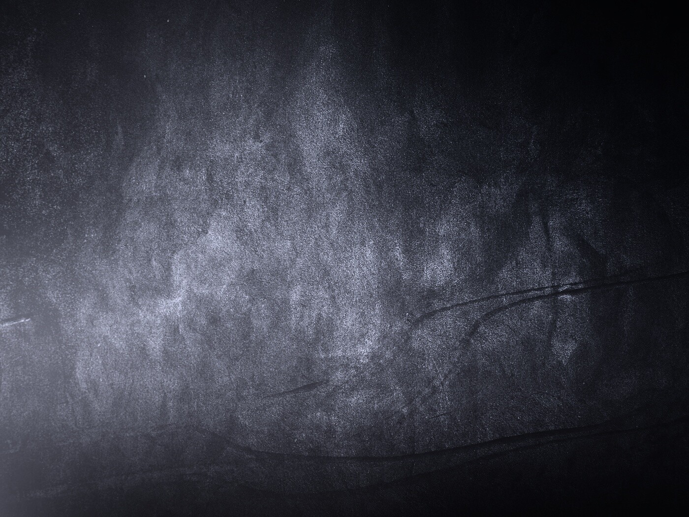 Царапины на стене обои