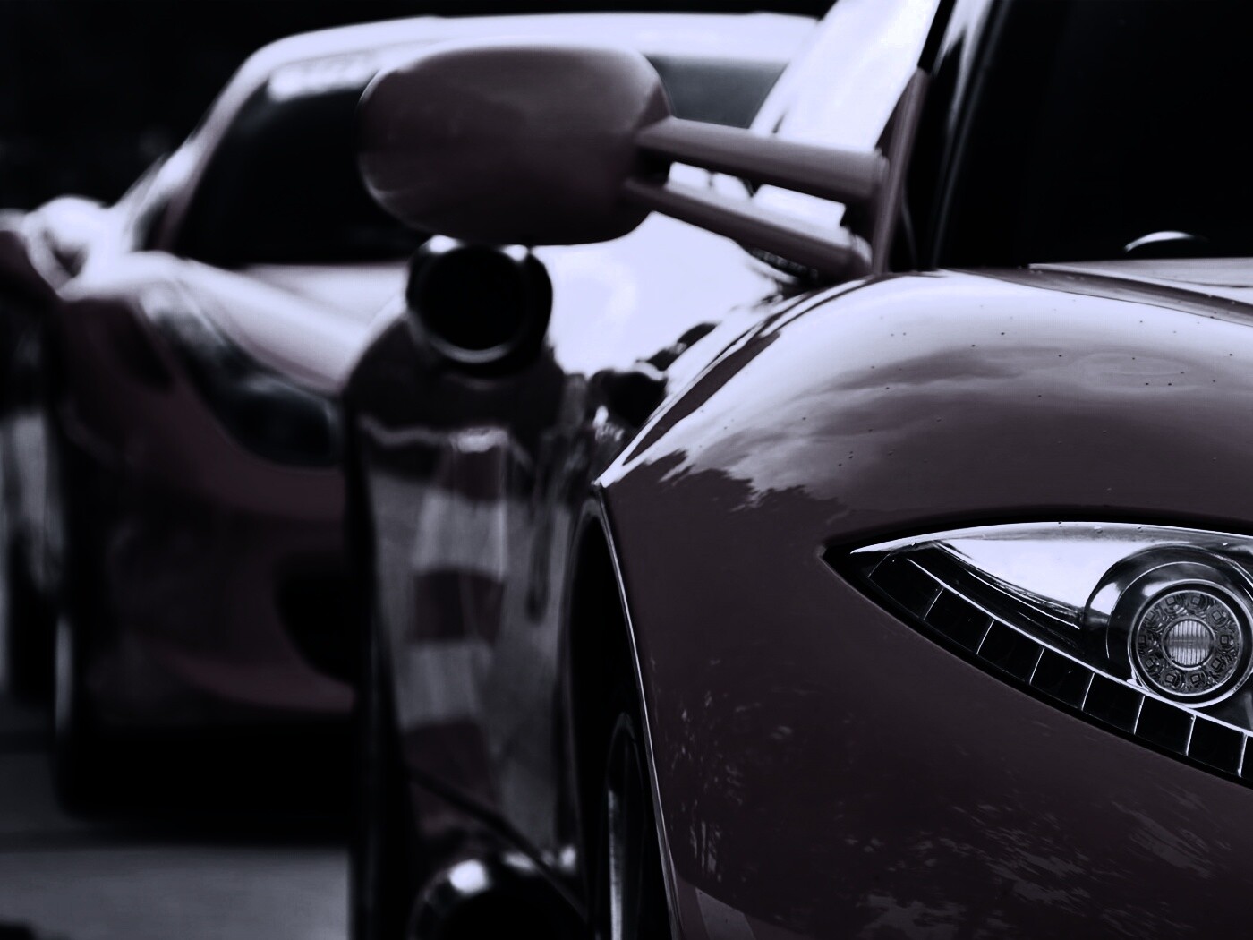 Череда красных автомобилей обои