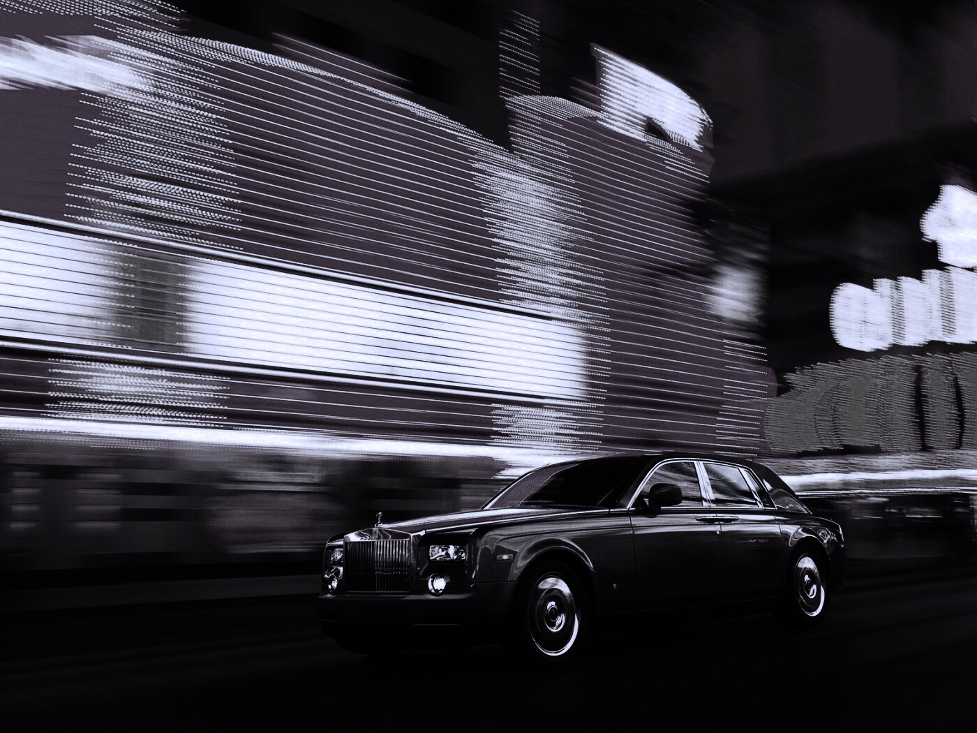 Rolls-Royce Phantom едет через город обои