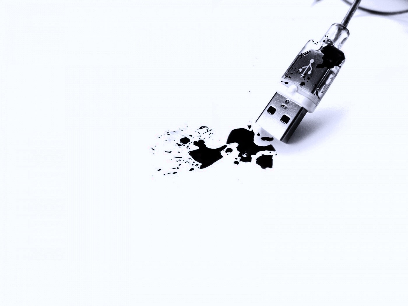 Кровавый usb обои