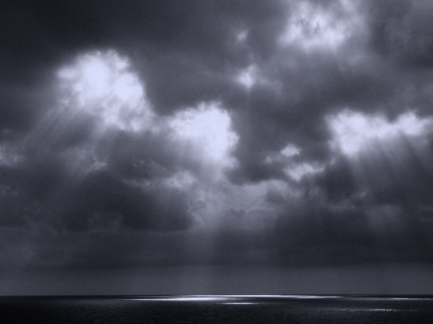 Свет на воде обои