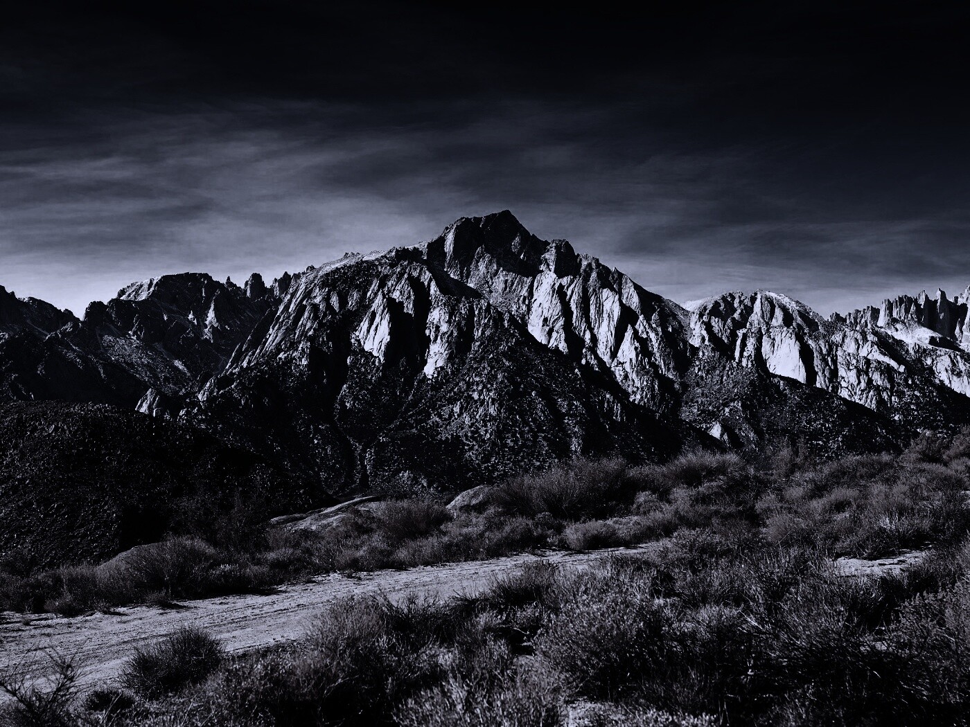 Горы у пустыни обои