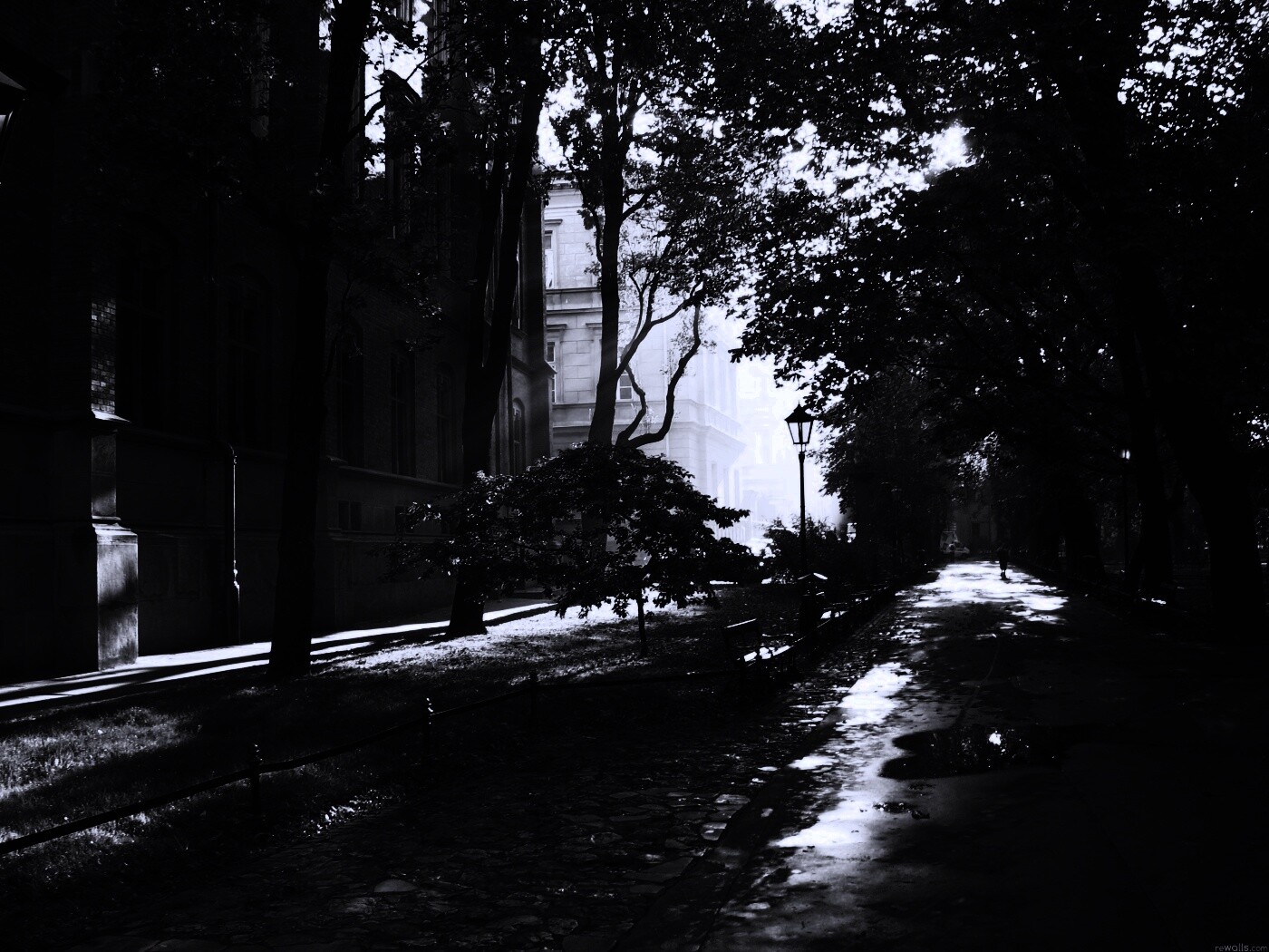 Аллея у здания обои