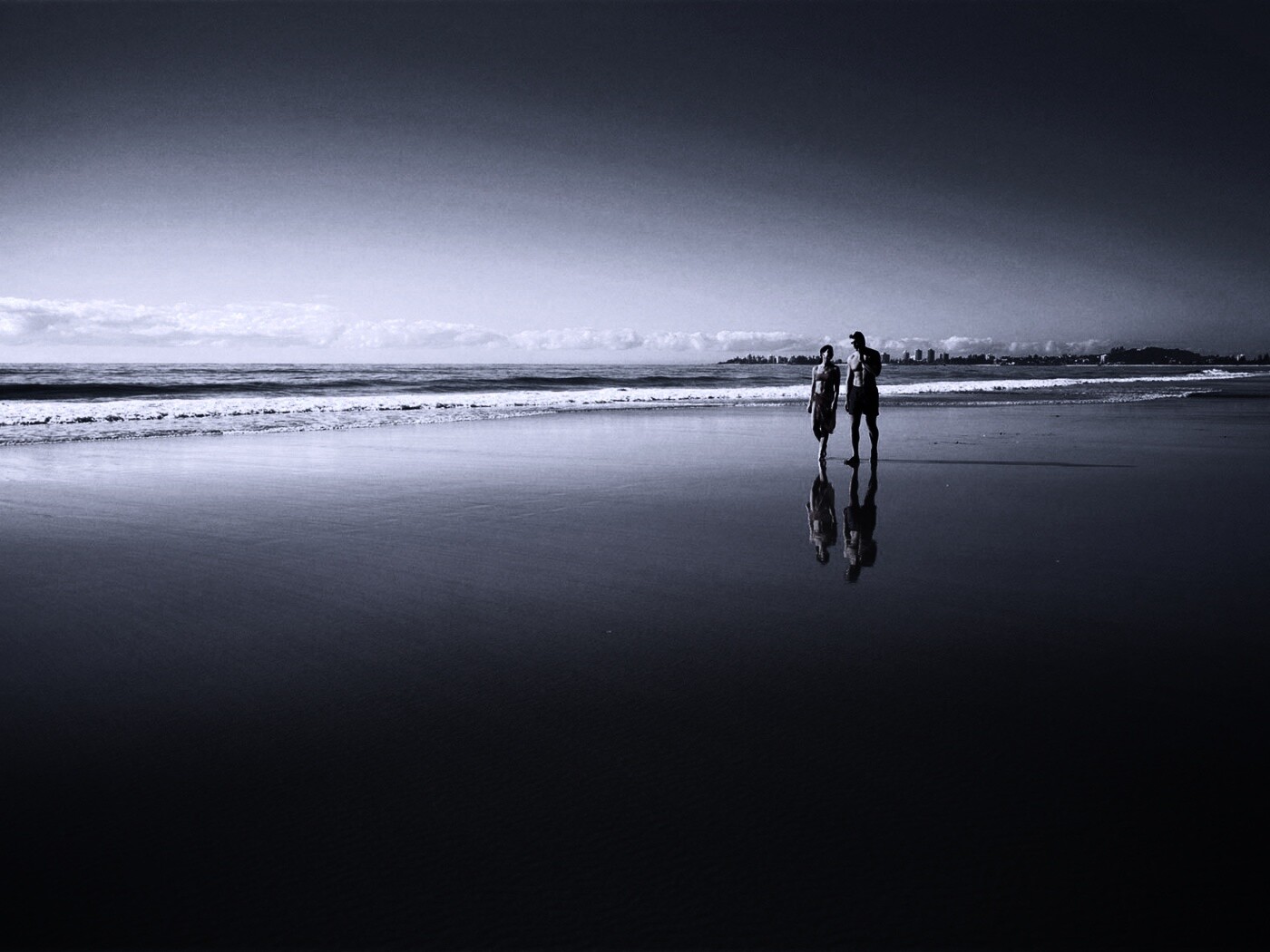 Прогулка у моря обои