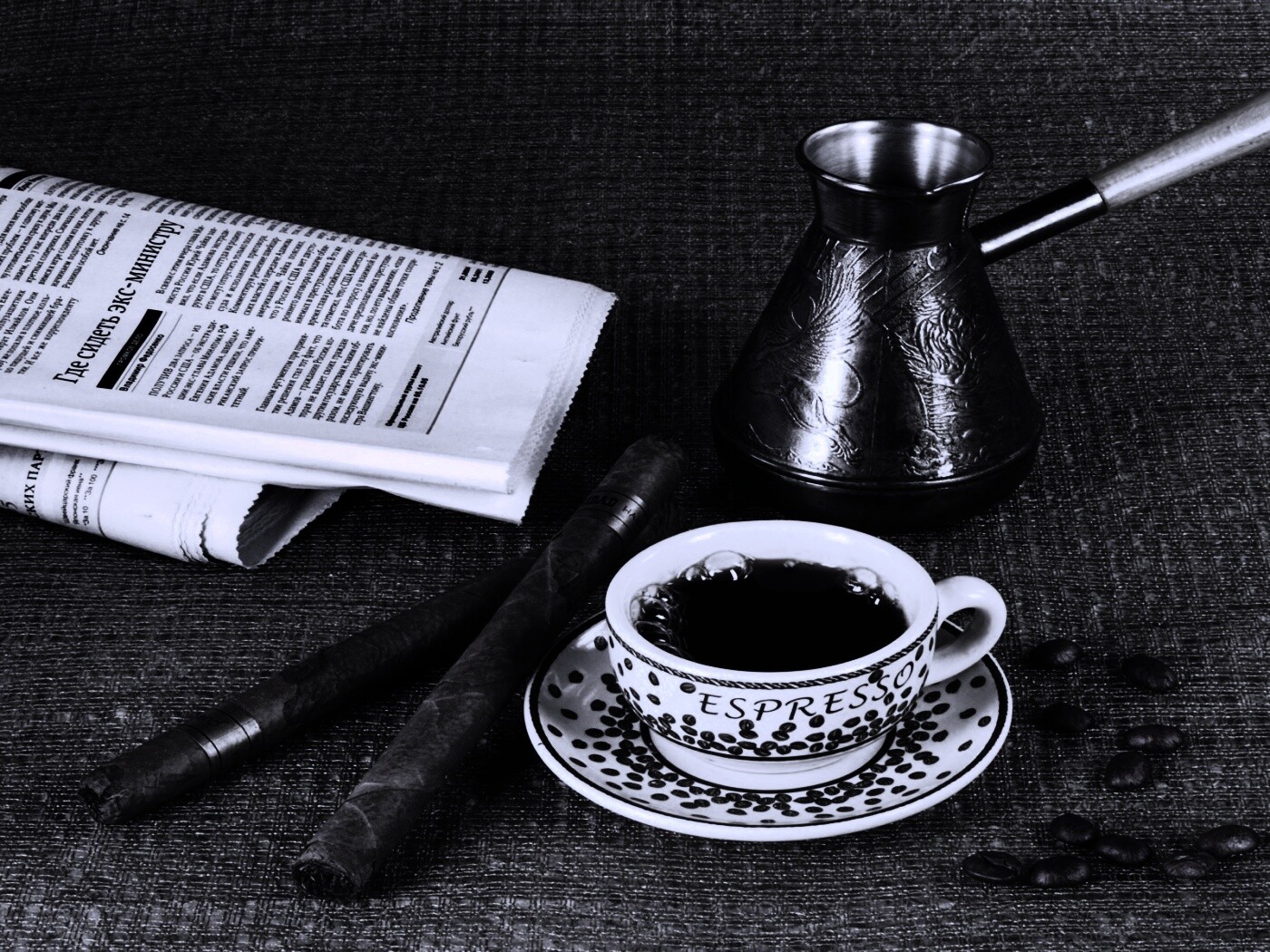 Утренний кофе, газета и сигары обои