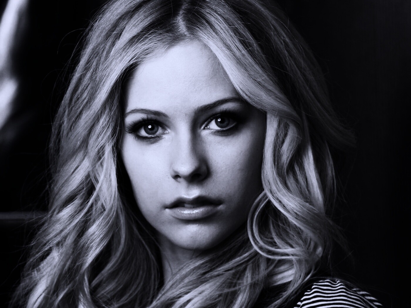 Блондинка Аврил Лавин обои