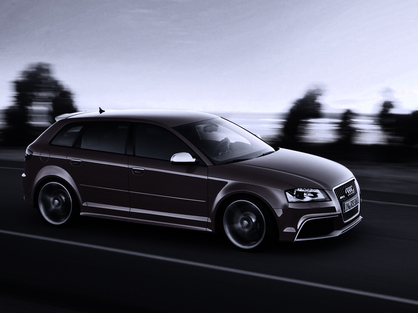 Красная Audi модели RS3 на дороге обои