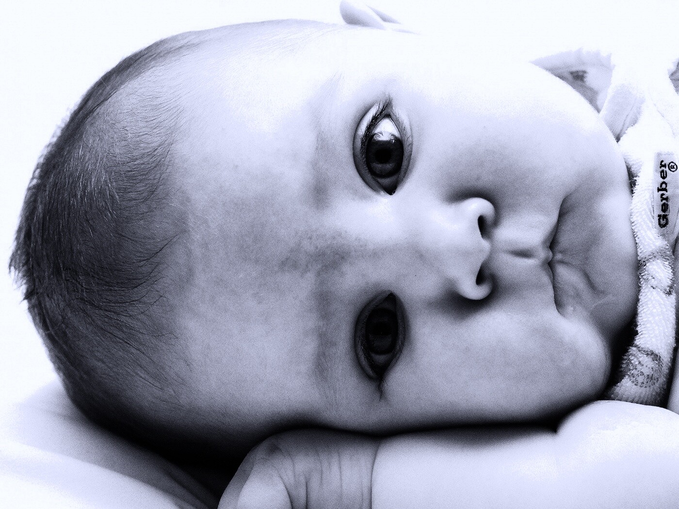 Задумчивый обои