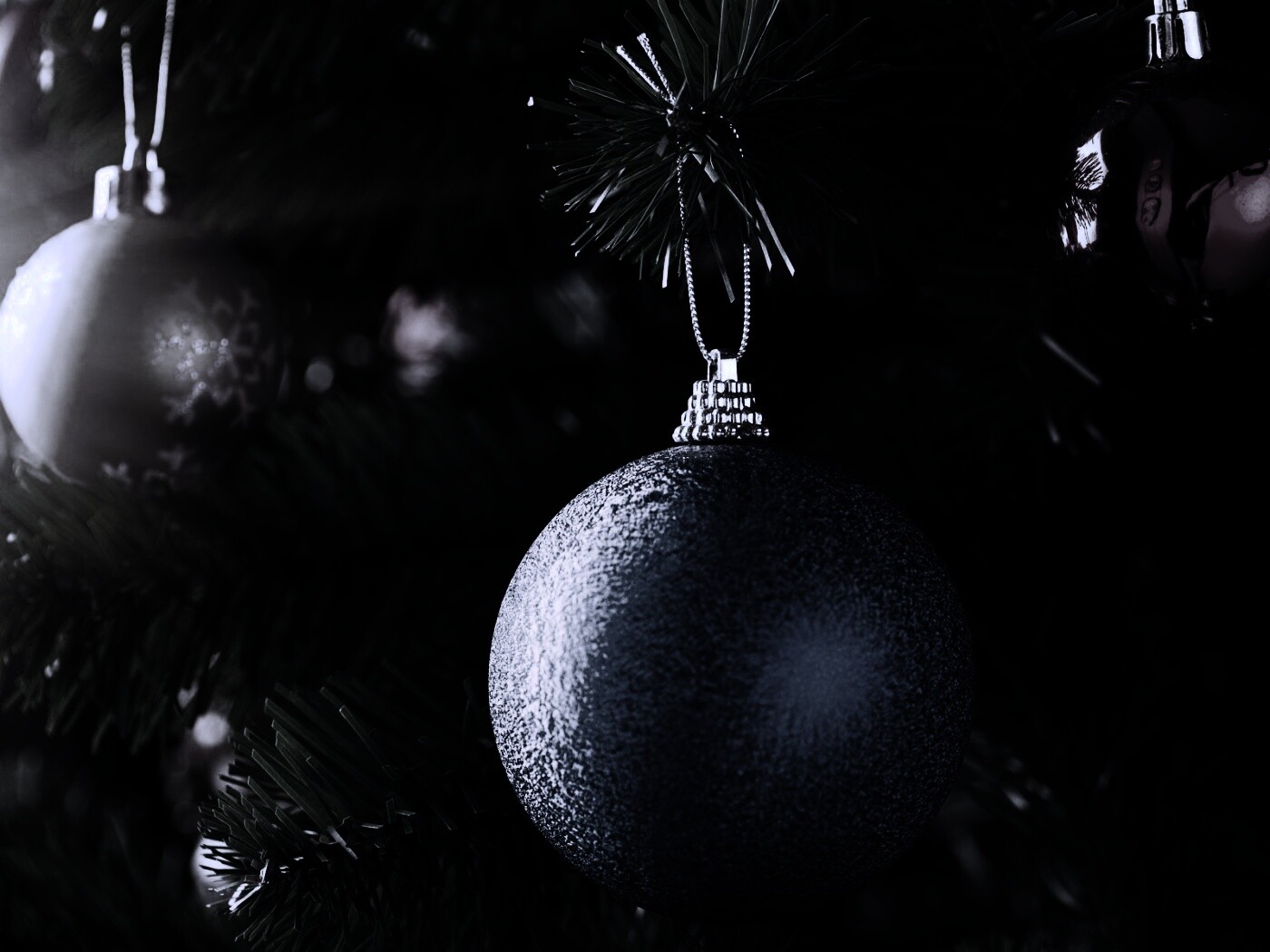 Шары на ёлке обои