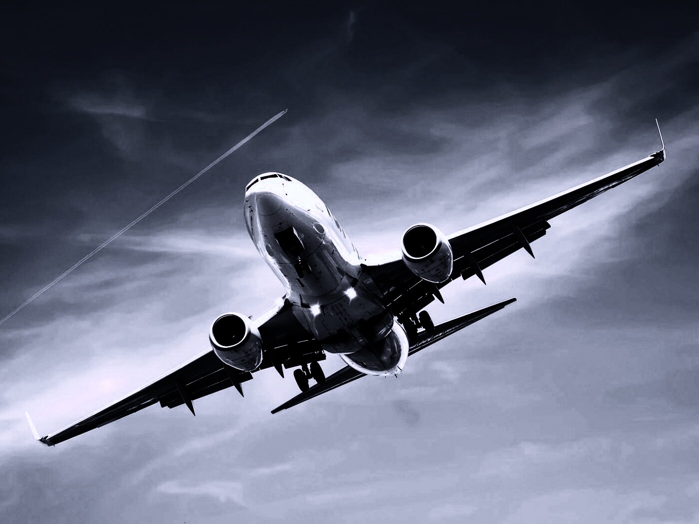 Лайнер в небе обои