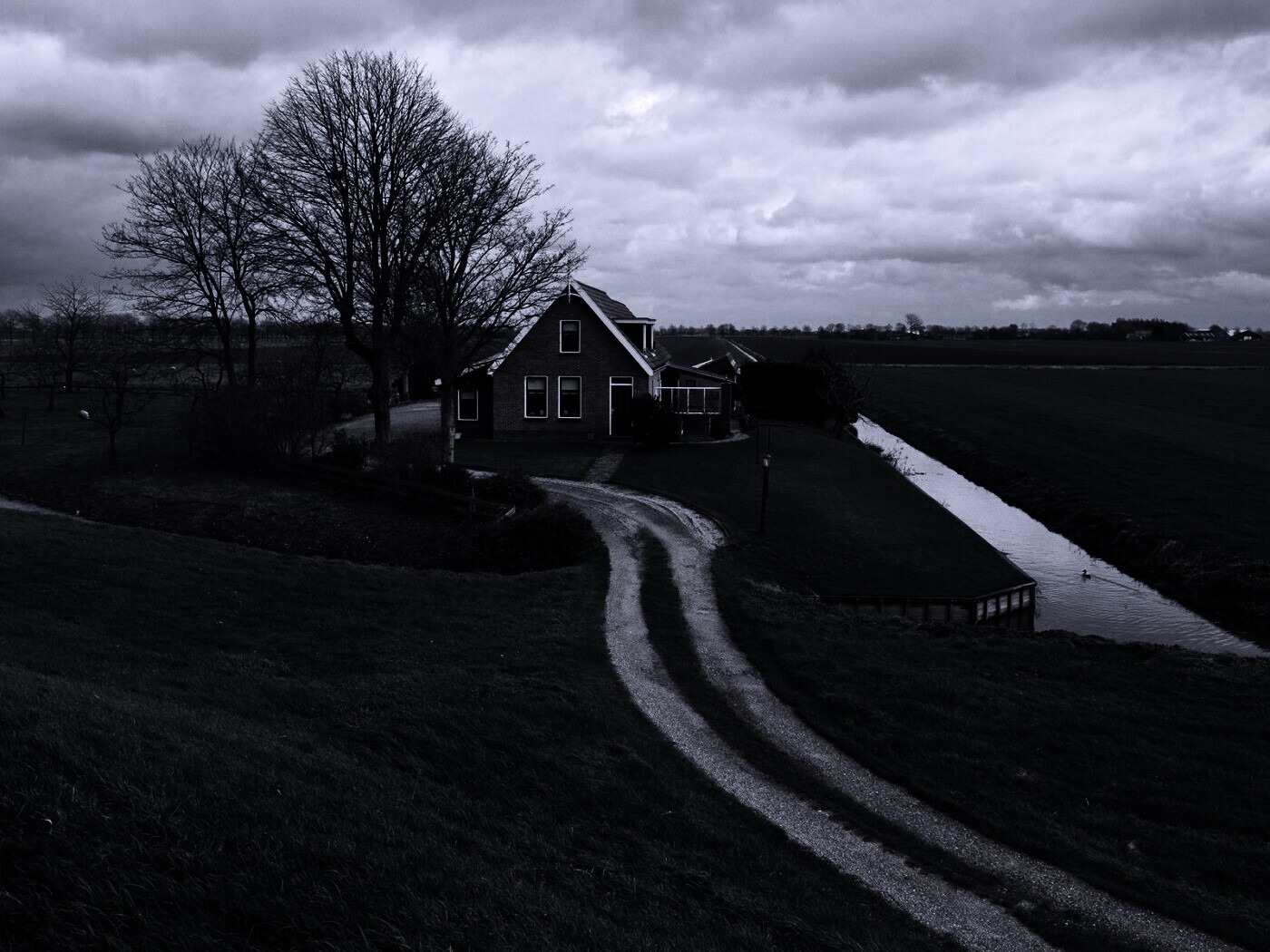 Дом в поле обои